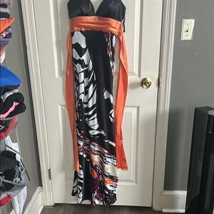 Black and White Sleeveless Sweetheart Maxi Gown